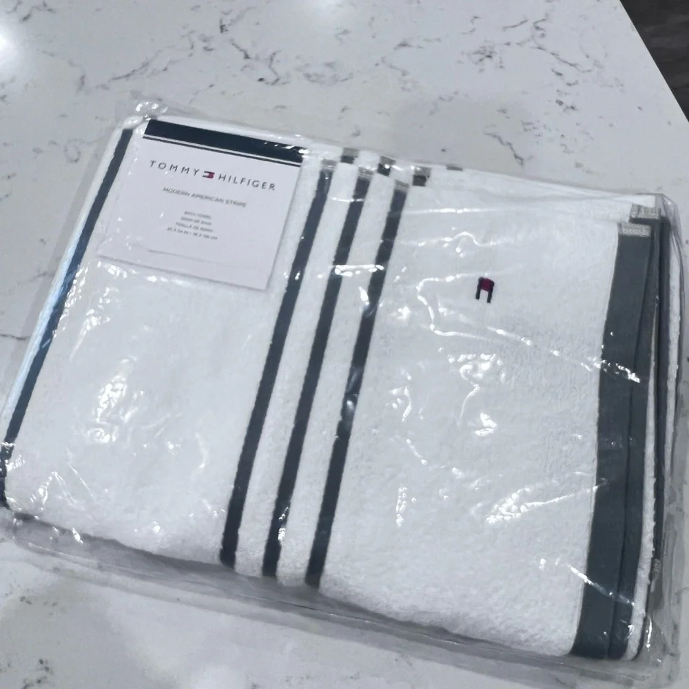 NWT - Tommy Hilfiger Bath Tiwel